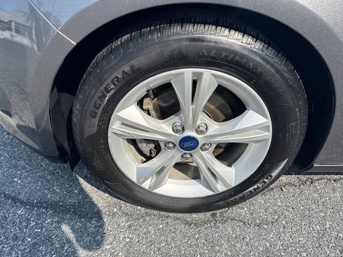 Used 2014 Ford Focus SE FWD image 25