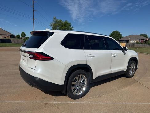 Used 2024 Toyota Grand Highlander Platinum AWD/4WD image 5