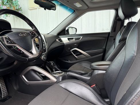 Used 2013 Hyundai Veloster w/ Tech Pkg FWD image 9