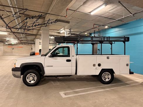 Used 2003 Chevrolet Silverado 2500 W/T RWD image 2