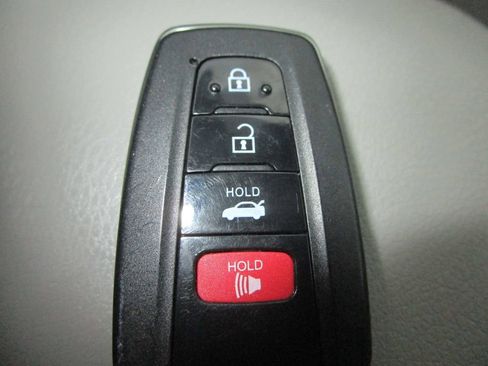 Used 2022 Toyota Camry LE image 41