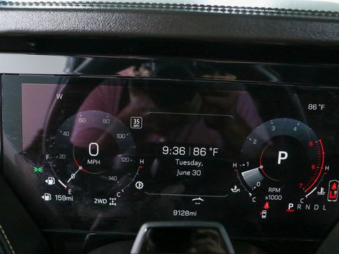 Used 2025 GMC Yukon Elevation w/ Elevation Premium Package AWD/4WD image 16
