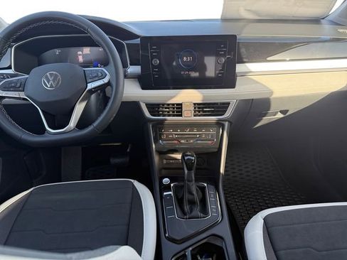 New 2025 Volkswagen Taos SE image 10
