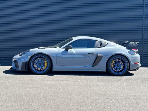 Certified 2024 Porsche 718 Cayman GT4 RS RWD image 3