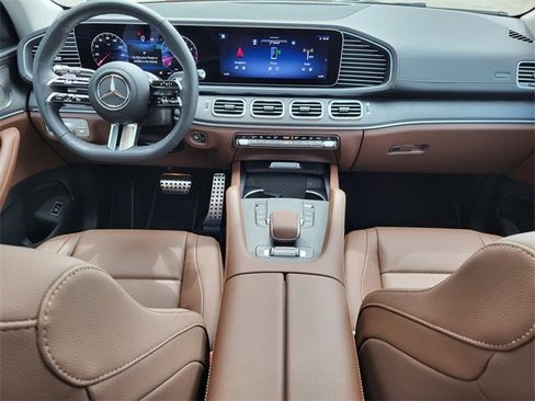 Used 2024 Mercedes-Benz GLS 450 4MATIC image 2