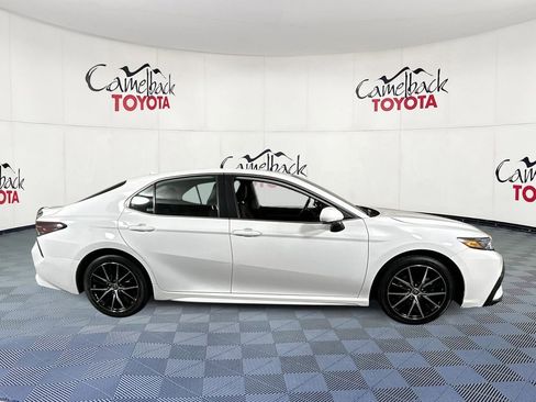 Used 2024 Toyota Camry SE image 9