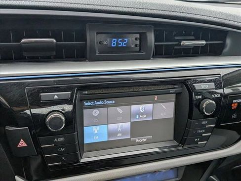 Used 2016 Toyota Corolla LE image 14