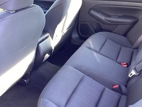 Used 2025 Nissan Altima 2.5 SV image 9