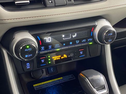 Used 2020 Toyota RAV4 Limited image 28