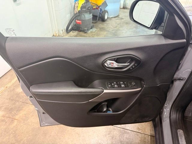 Used 2021 Jeep Cherokee Limited w/ Elite Package AWD/4WD image 8