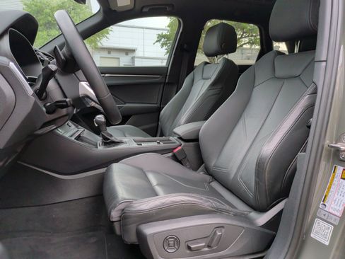 Used 2023 Audi Q3 2.0T Premium w/ Black Optic Sport Package image 17