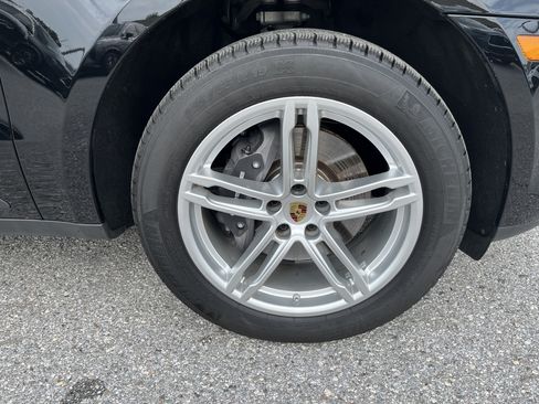 Used 2025 Porsche Macan AWD/4WD image 13