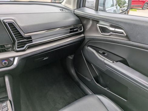 Certified 2025 Kia Sportage EX FWD image 17