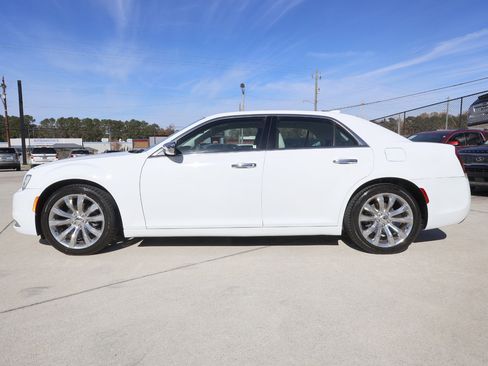 Used 2018 Chrysler 300 Limited image 3