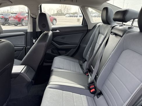 Used 2025 Volkswagen Jetta SE image 24