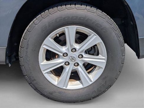 Used 2013 Toyota Highlander Plus AWD/4WD image 19