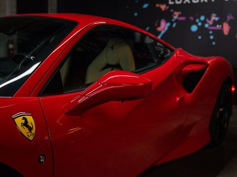 Used 2022 Ferrari F8 Tributo RWD image 13