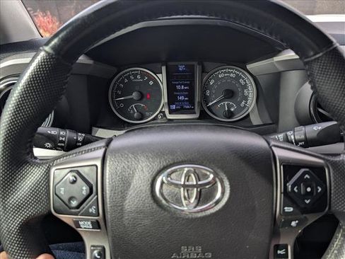 Used 2021 Toyota Tacoma SR5 AWD/4WD image 33