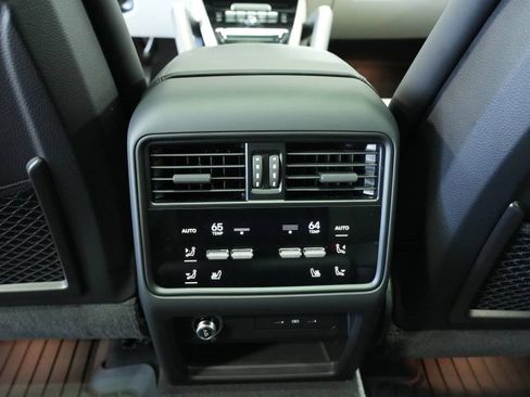 Used 2025 Porsche Cayenne Coupe image 25