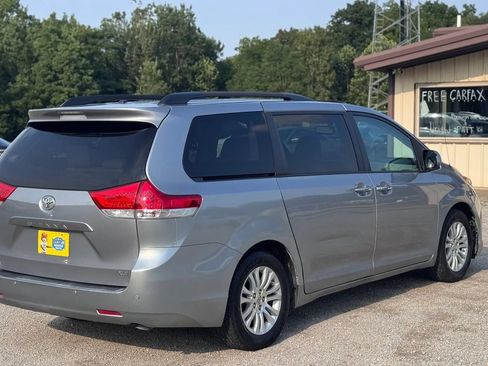 Used 2013 Toyota Sienna XLE w/ Entertainment Pkg FWD image 8