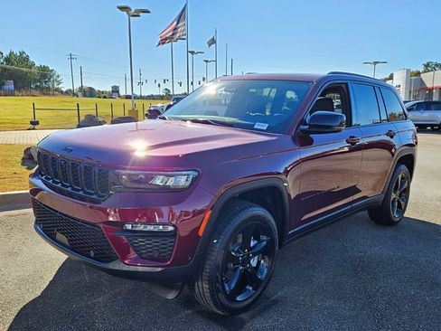 New 2025 Jeep Grand Cherokee Limited w/ Luxury Tech Group II RWD image 3
