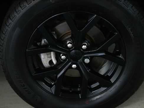 Used 2025 Jeep Grand Cherokee Altitude image 10