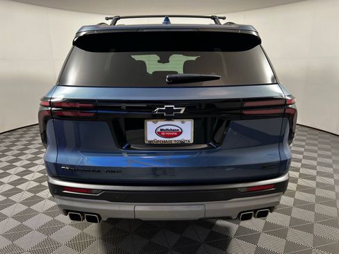 Used 2025 Chevrolet Traverse Z71 image 6