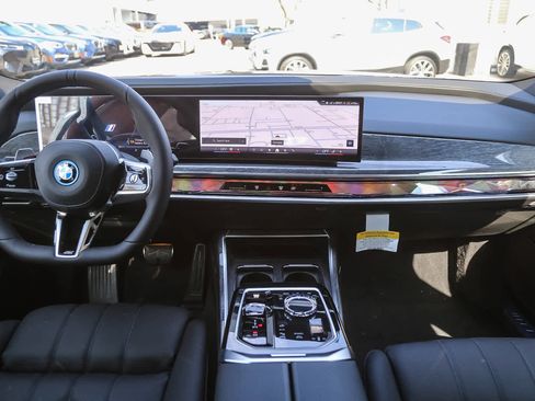 Used 2025 BMW 750e xDrive w/ Premium Package image 9