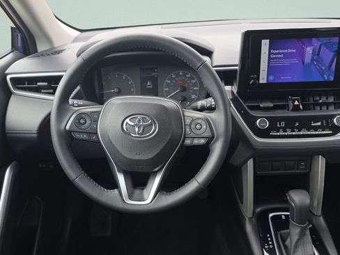 Used 2023 Toyota Corolla Cross LE FWD image 12