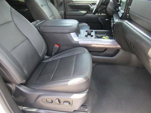 Used 2024 Chevrolet Silverado 2500 LTZ w/ LTZ Convenience Package image 10