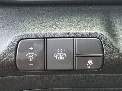 Used 2025 Hyundai Elantra SEL FWD image 27