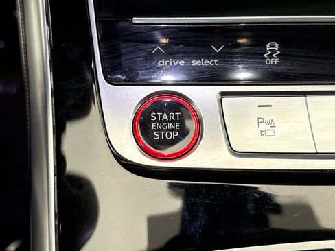 Used 2021 Audi SQ8 Prestige w/ Prestige Package image 24