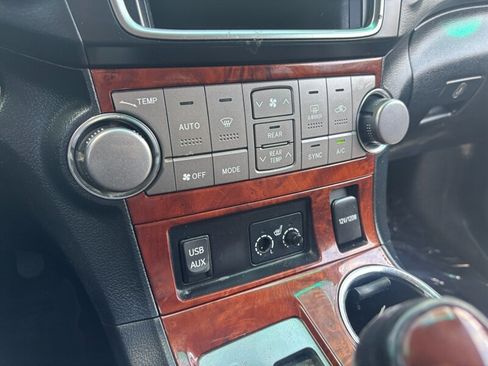 Used 2013 Toyota Highlander Limited image 23