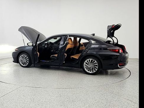 Used 2025 Lexus ES 300h w/ Accessory Package (Z2) image 12