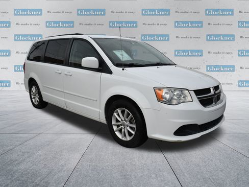 Used 2016 Dodge Grand Caravan SXT image 3