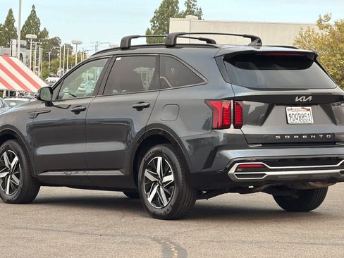 Used 2022 Kia Sorento S FWD image 7