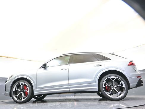 Used 2025 Audi RS Q8 performance w/ RS Design Package - Red image 38