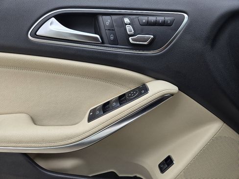 Used 2018 Mercedes-Benz GLA 250 4MATIC image 25