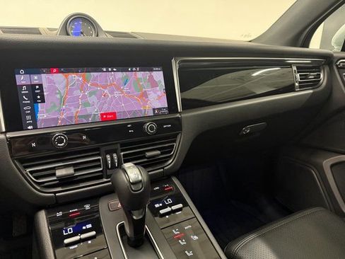Certified 2023 Porsche Macan Turbo image 14