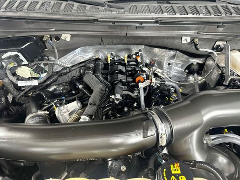 Used 2025 Ford Expedition Active AWD/4WD image 37