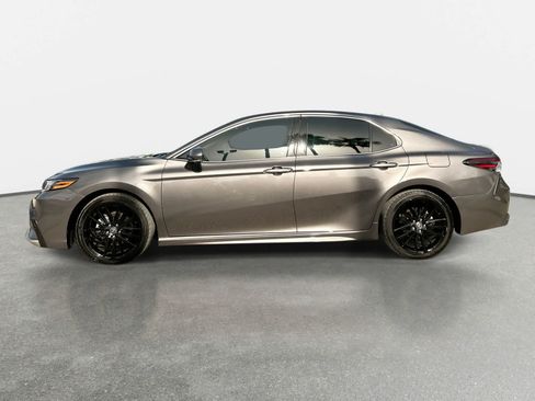 Used 2023 Toyota Camry XSE FWD image 4