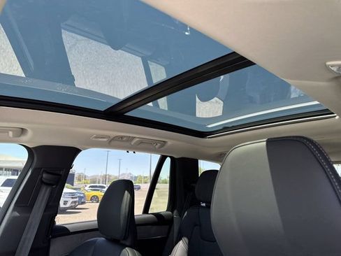 Certified 2025 Volvo XC90 T8 Ultra w/ Protection Package Premier AWD/4WD image 18