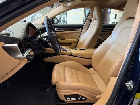 Used 2018 Porsche Panamera 4 AWD/4WD image 5