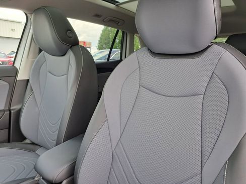 New 2026 Volkswagen Tiguan SE FWD image 19