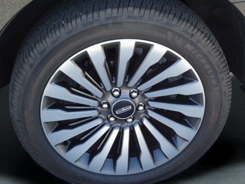 Used 2019 Lincoln Navigator Reserve AWD/4WD image 9