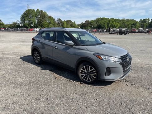 Used 2023 Nissan Kicks SV FWD image 4