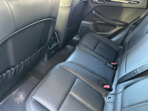 Used 2025 Porsche Macan image 14