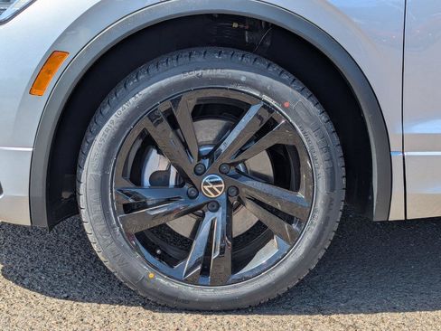 Used 2023 Volkswagen Tiguan SE R-Line AWD/4WD image 36