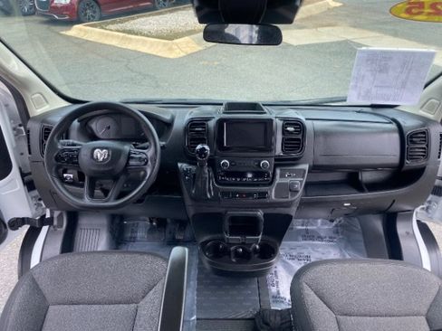 Used 2025 RAM ProMaster 2500 FWD image 11