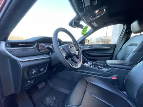 Used 2025 Jeep Grand Cherokee L Limited AWD/4WD image 12